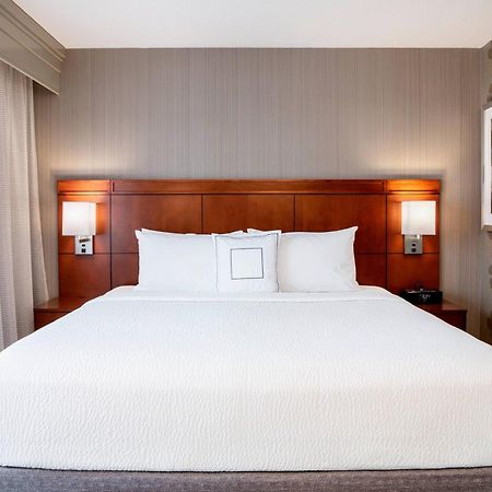 Courtyard By Marriott Edmonton West Hotel Exterior foto