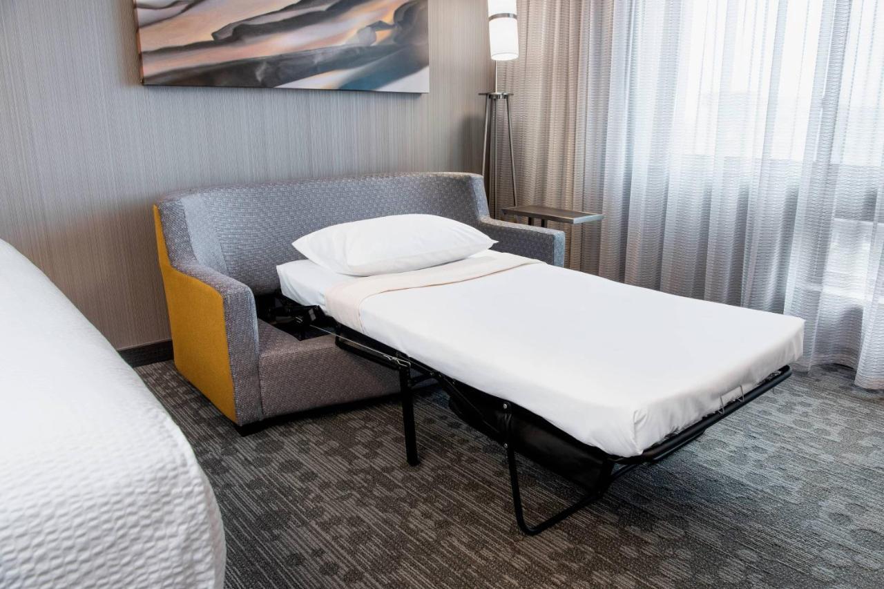 Courtyard By Marriott Edmonton West Hotel Exterior foto