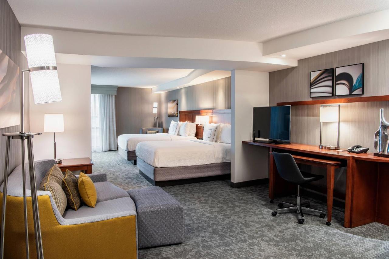 Courtyard By Marriott Edmonton West Hotel Exterior foto