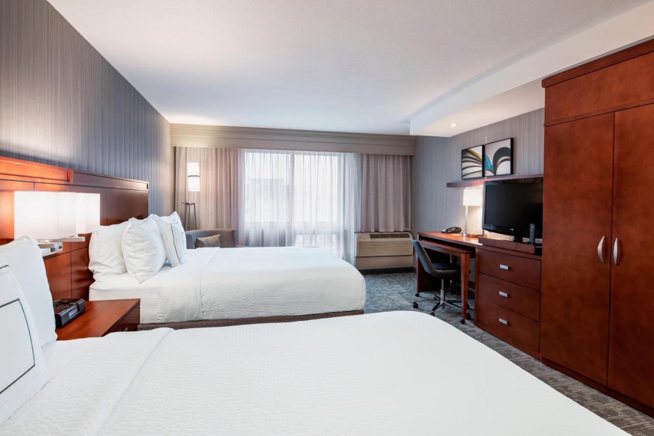 Courtyard By Marriott Edmonton West Hotel Exterior foto