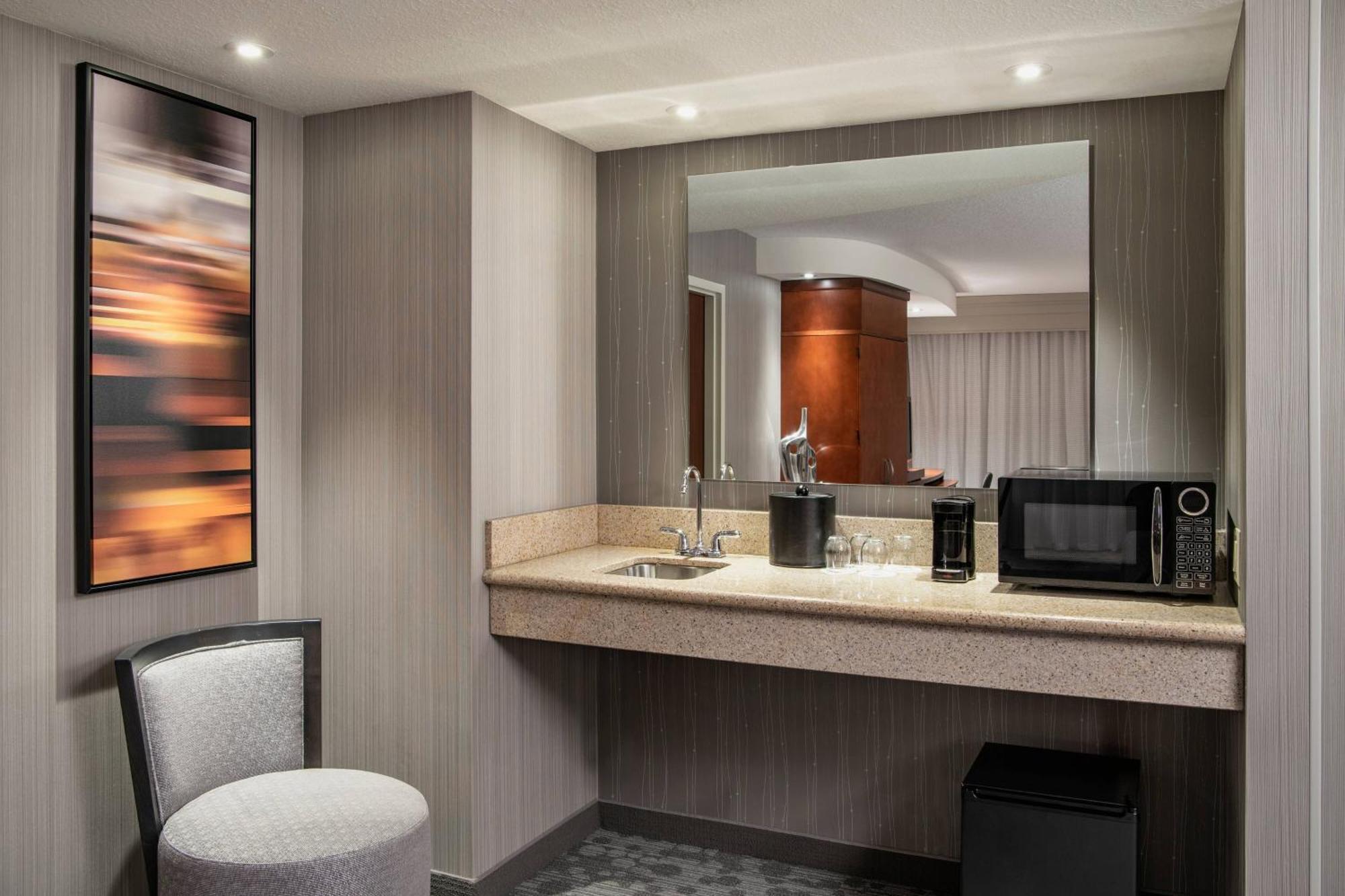 Courtyard By Marriott Edmonton West Hotel Exterior foto