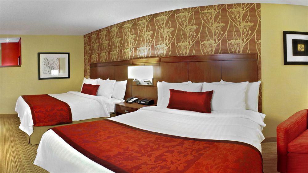 Courtyard By Marriott Edmonton West Hotel Exterior foto